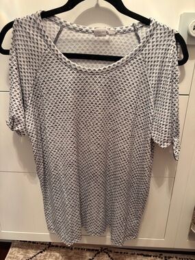 GAP White and Gray Geometric Short-Sleeve Top